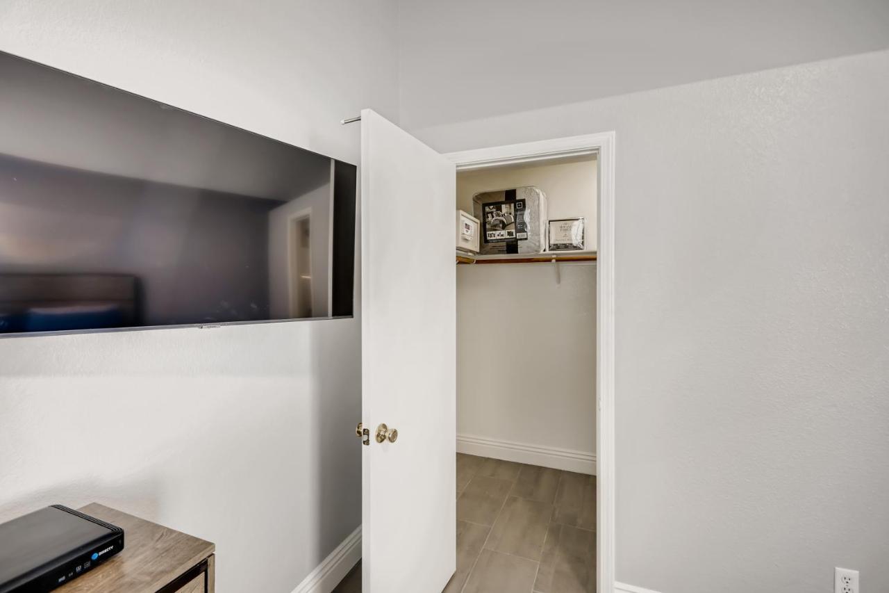 Luxurious House With A Pool, Spa, And Patio, Sleeps 6 Comfortably Las Vegas Luaran gambar